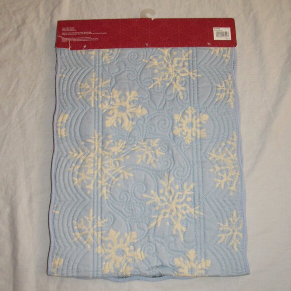 NWT St Nicholas Square Quilted Christmas Table Runner Reversible Blue Snowflake - Picture 3 of 4